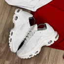 Conjunto Red NK, Tênis NK TN Plus + meia & Boné