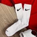 Conjunto Red NK, Tênis NK TN Plus + meia & Boné