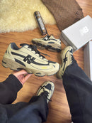 New Balance 1000 Bege e Preto