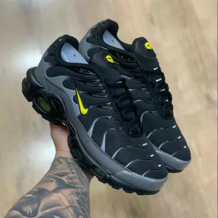 Air Max Plus TN 1 "Black & University Gold"